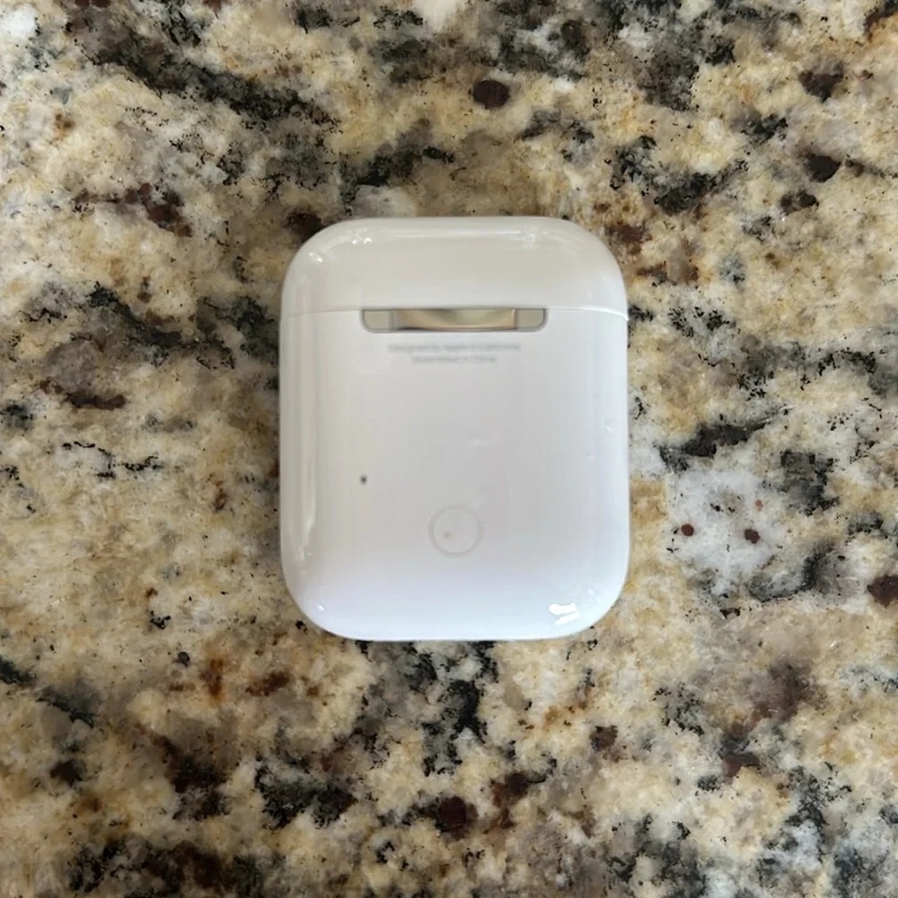 BRAND NEW APPLE CHARGING CASE FOR AIRPODS